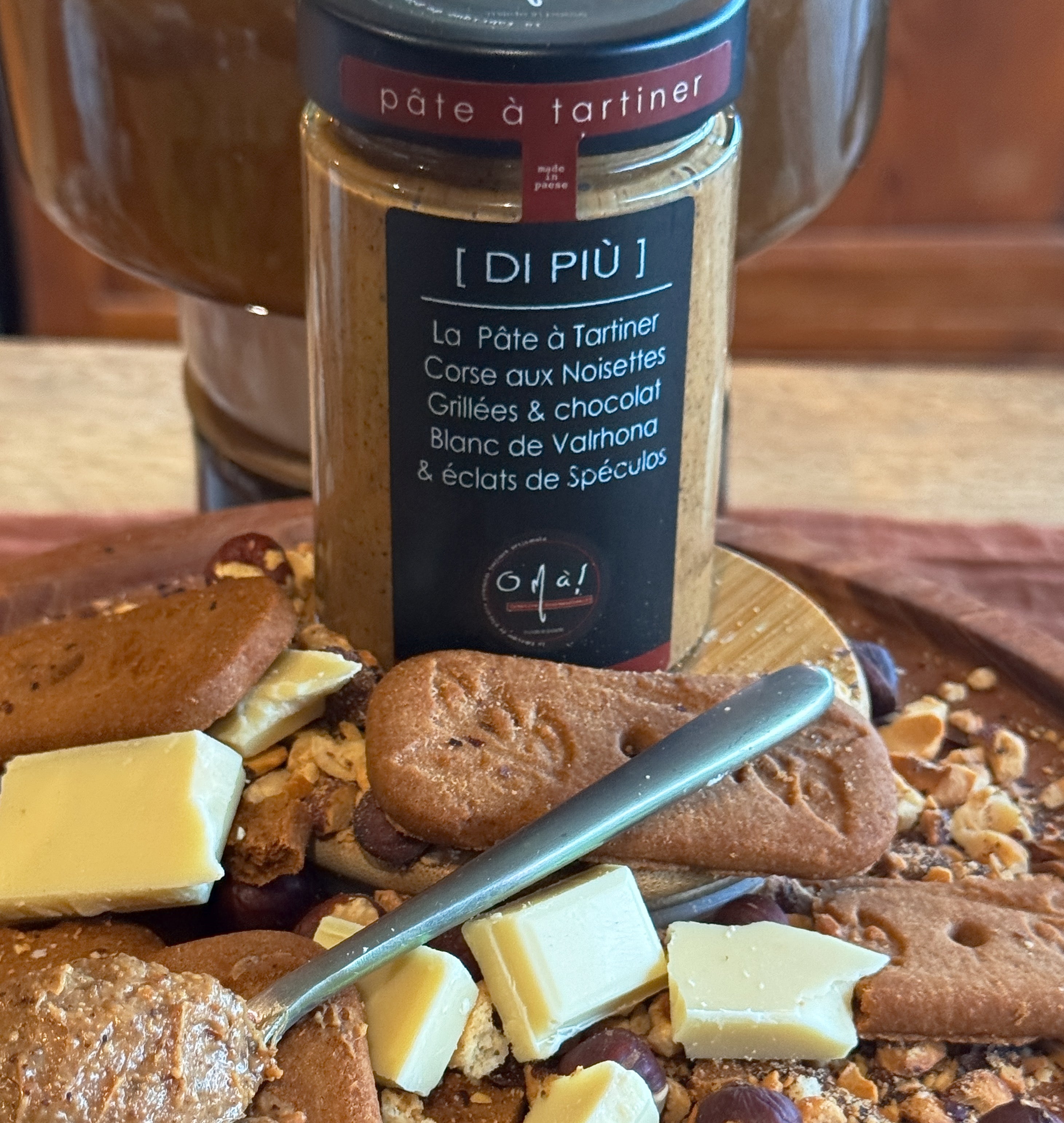DI PIU  : noisettes grillées, chocolat blanc VALRHORNA et éclats de Spéculos
