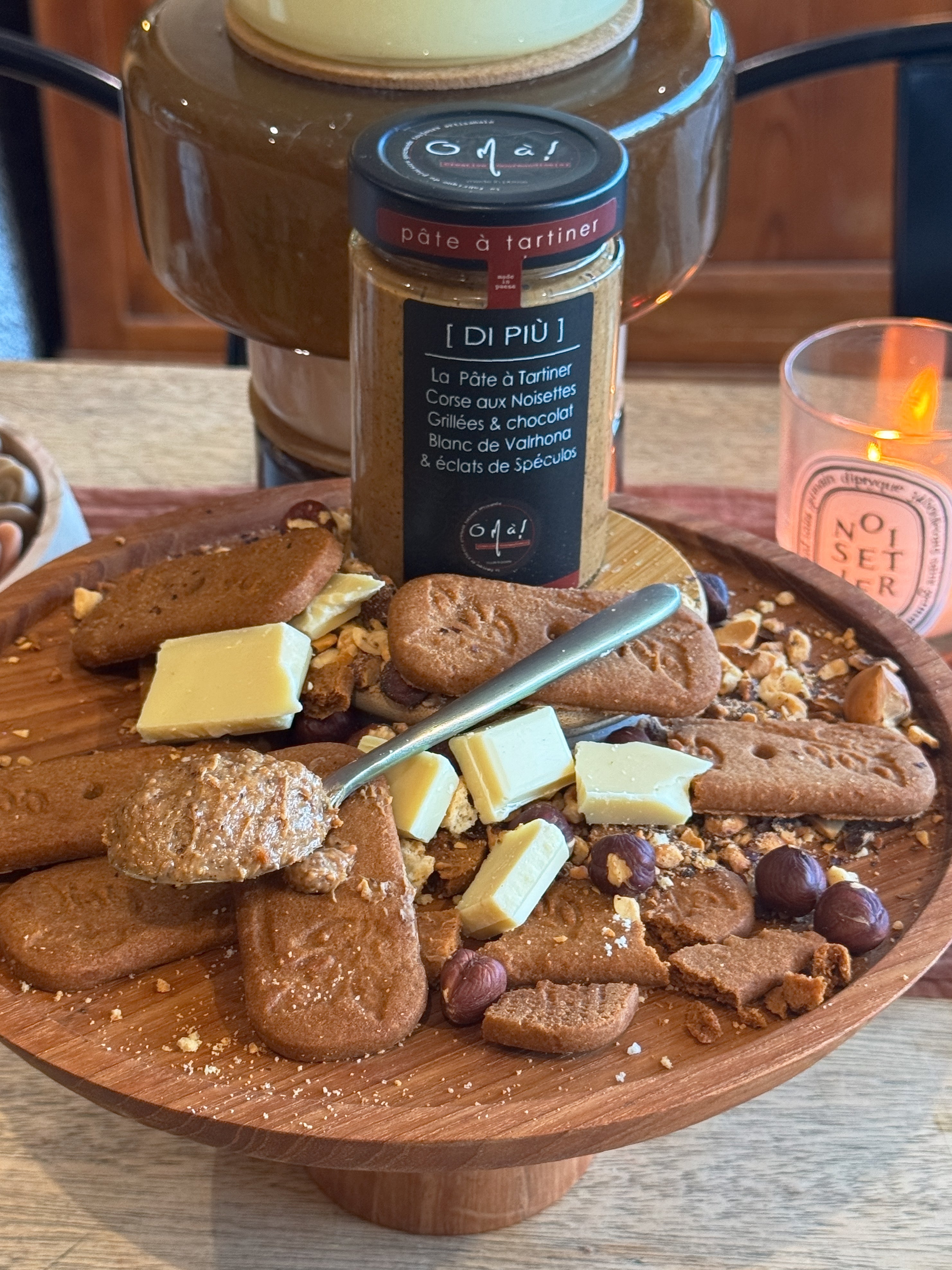 DI PIU  : noisettes grillées, chocolat blanc VALRHORNA et éclats de Spéculos