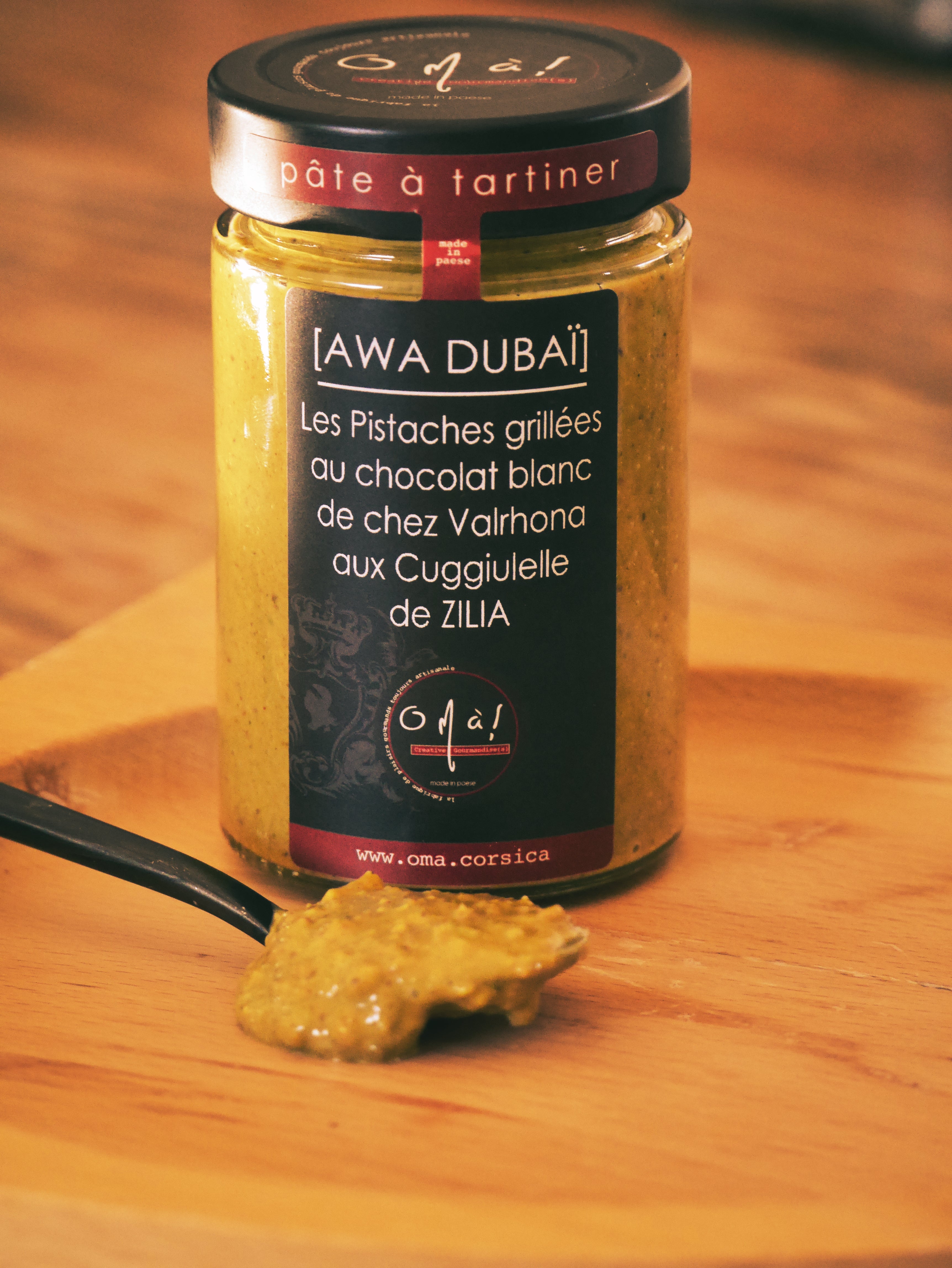 AWA DUBAÏ  : pistaches grillées, chocolat blanc VALRHORNA et Cuggiulelle de Zilia,