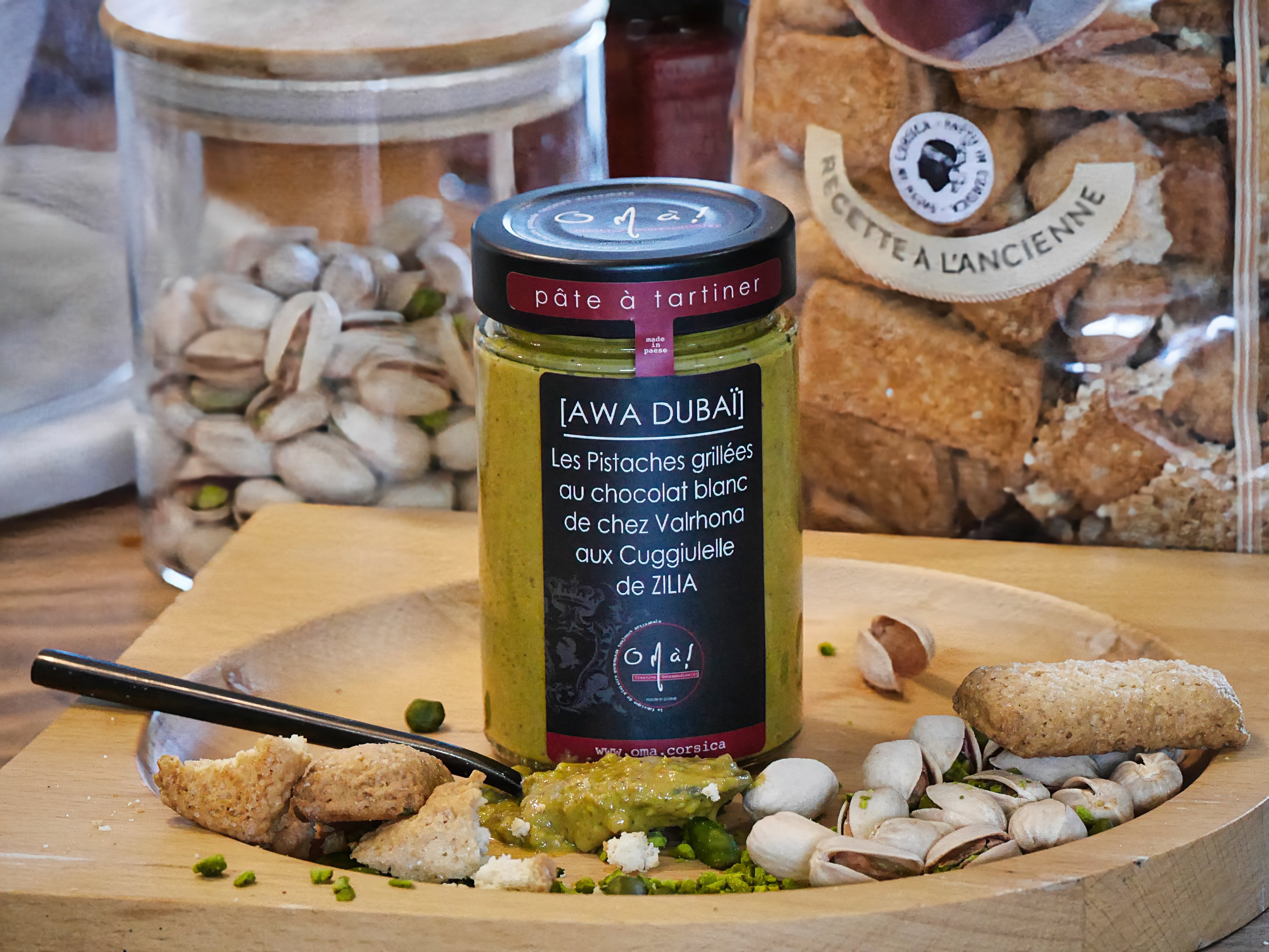 AWA DUBAÏ  : pistaches grillées, chocolat blanc VALRHORNA et Cuggiulelle de Zilia,