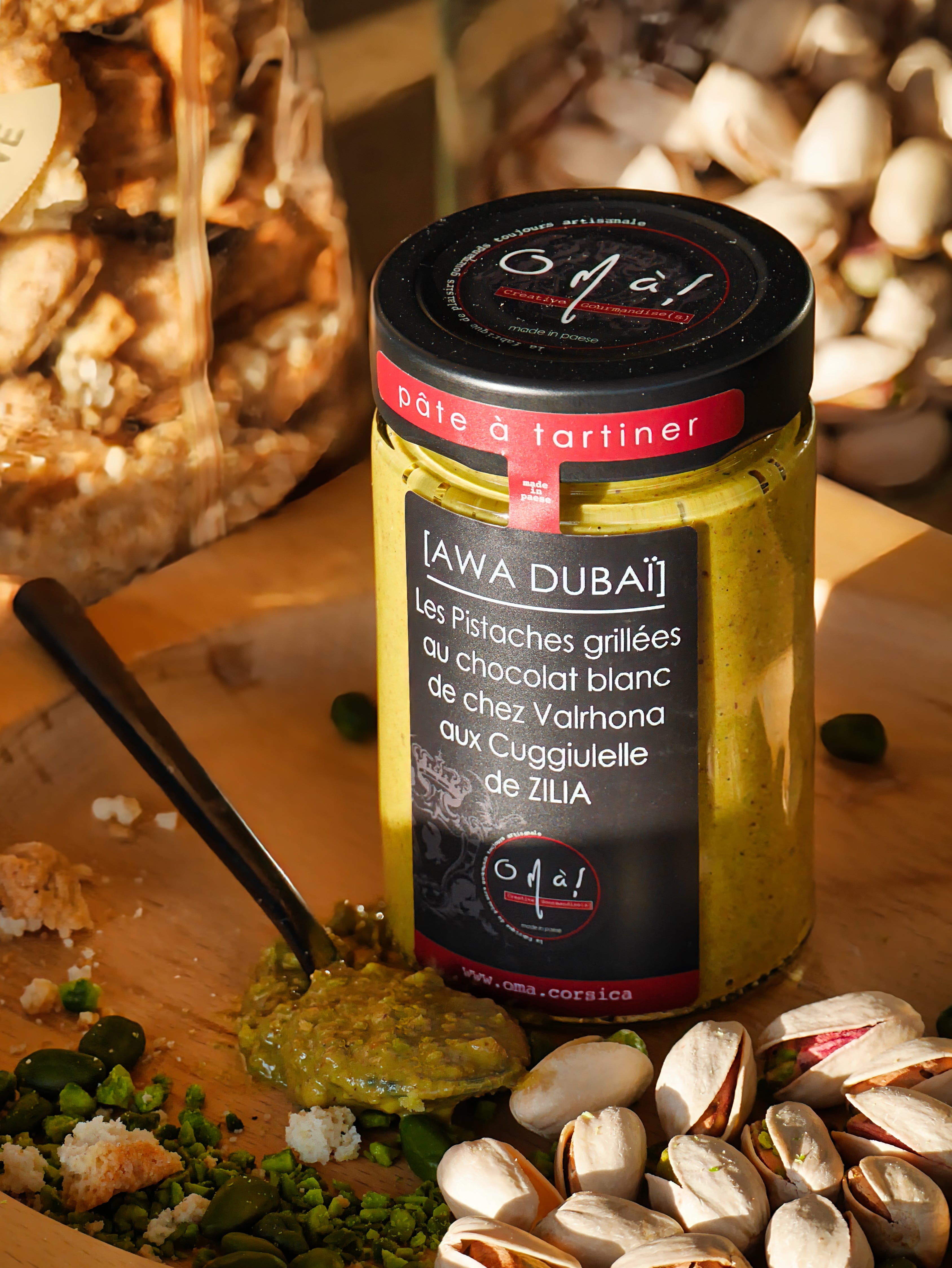 AWA DUBAÏ  : pistaches grillées, chocolat blanc VALRHORNA et Cuggiulelle de Zilia,