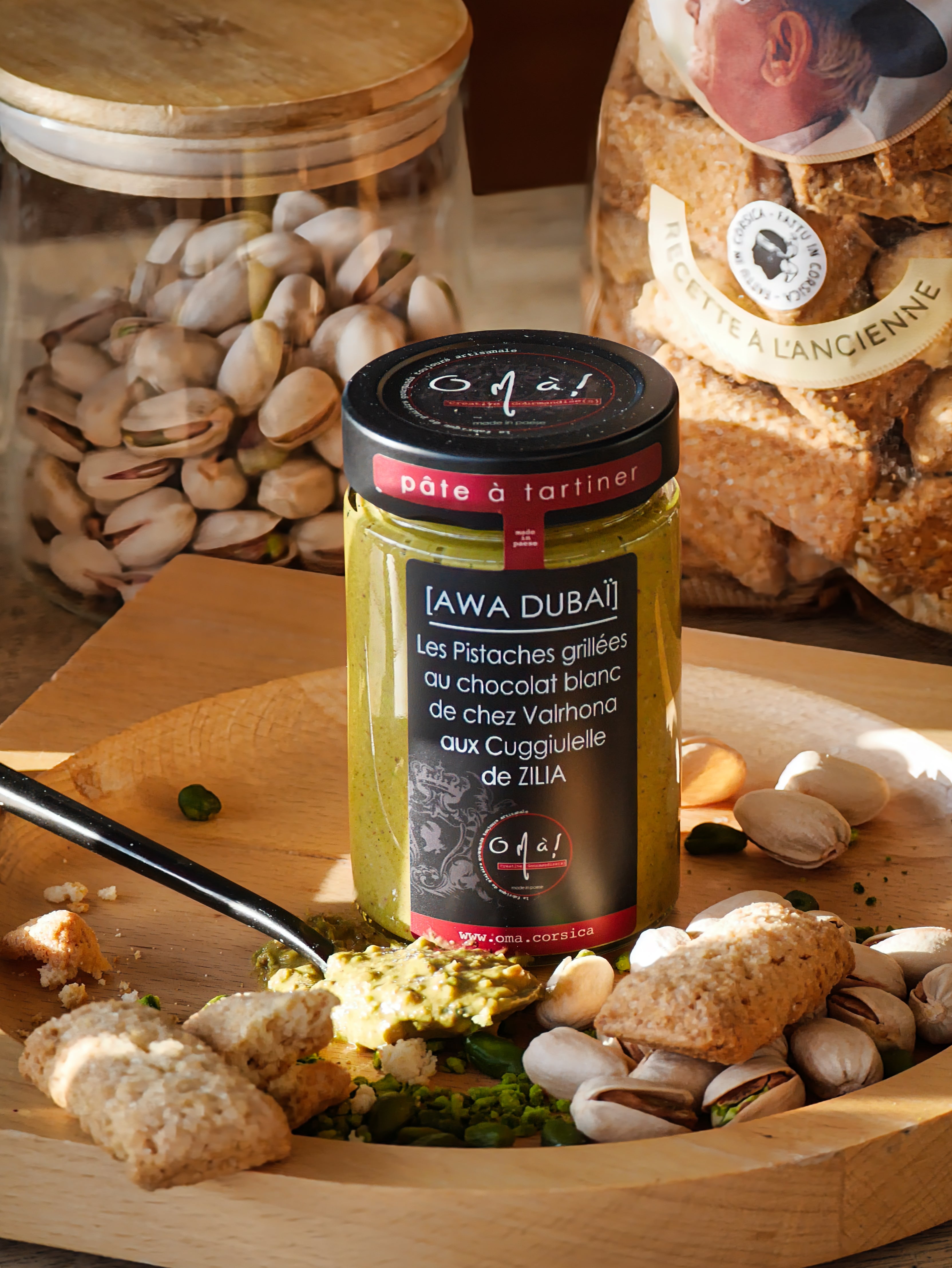 AWA DUBAÏ  : pistaches grillées, chocolat blanc VALRHORNA et Cuggiulelle de Zilia,